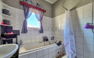 5 Bedroom House For Sale in Lagoon