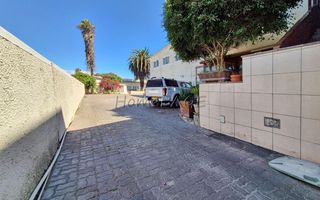 5 Bedroom House For Sale in Lagoon