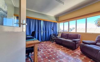 5 Bedroom House For Sale in Lagoon