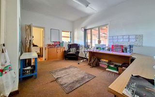 5 Bedroom House For Sale in Lagoon