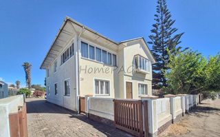 5 Bedroom House For Sale in Lagoon