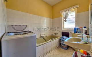 5 Bedroom House For Sale in Lagoon