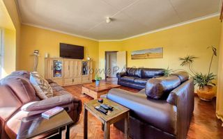 5 Bedroom House For Sale in Lagoon