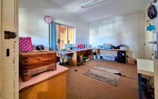 5 Bedroom House For Sale in Lagoon