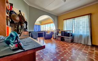 5 Bedroom House For Sale in Lagoon