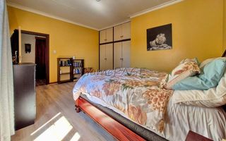 5 Bedroom House For Sale in Lagoon