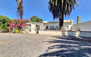 5 Bedroom House For Sale in Lagoon