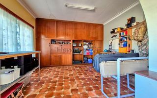 5 Bedroom House For Sale in Lagoon