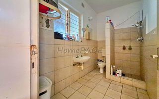 5 Bedroom House For Sale in Lagoon