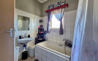 5 Bedroom House For Sale in Lagoon