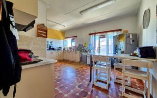 5 Bedroom House For Sale in Lagoon