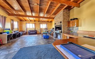 5 Bedroom House For Sale in Lagoon