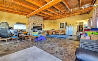 5 Bedroom House For Sale in Lagoon