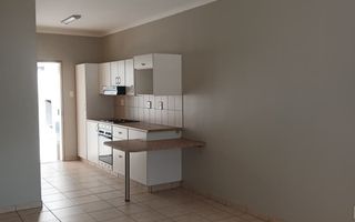 2 Bedroom Apartment/Penthouse For Sale in Pionierspark Ext 1...