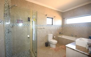 3 Bedroom House To Rent in Dolphin Beach