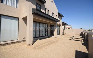 3 Bedroom House To Rent in Dolphin Beach