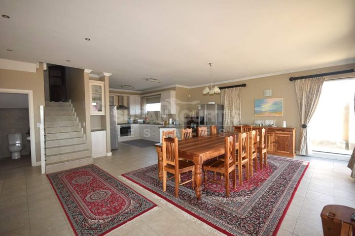 3 Bedroom House To Rent in Dolphin Beach