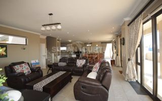 3 Bedroom House To Rent in Dolphin Beach