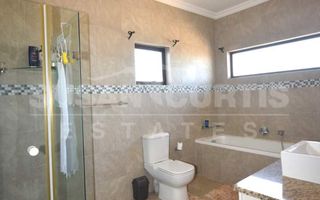 3 Bedroom House To Rent in Dolphin Beach