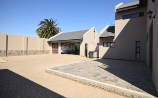 3 Bedroom House To Rent in Dolphin Beach