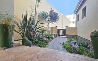 2 Bedroom Apartment / Penthouse To Rent in Long Beach