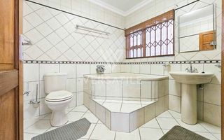 2 Bedroom Apartment / Penthouse To Rent in Long Beach