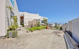 8 Bedroom House For Sale in Mile 4 Extension 1, Swakopmund