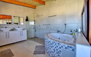 8 Bedroom House For Sale in Mile 4 Extension 1, Swakopmund