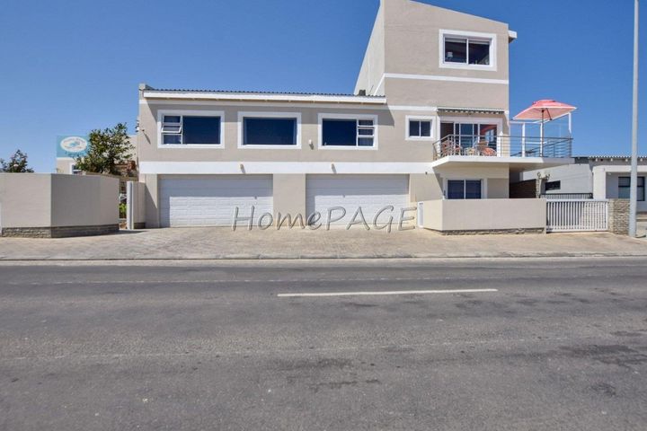 8 Bedroom House For Sale in Mile 4 Extension 1, Swakopmund