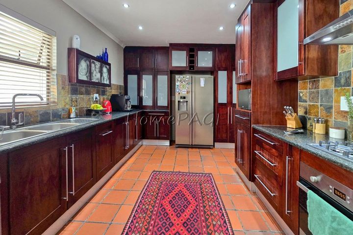 4 Bedroom House For Sale in Walvis Bay Central