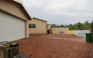 4 Bedroom House For Sale in Pioneerspark, Windhoek