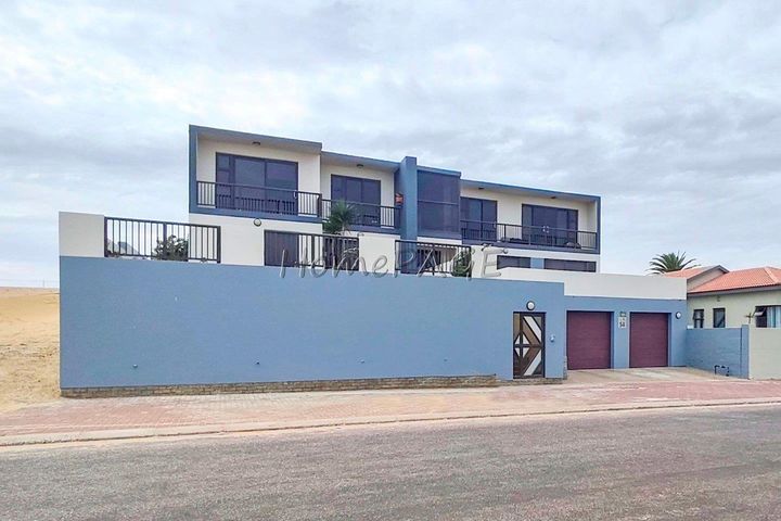 5 Bedroom House For Sale in Dolphin Beach