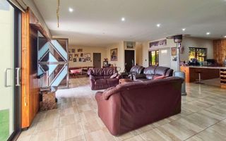 5 Bedroom House For Sale in Dolphin Beach