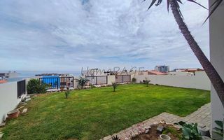 5 Bedroom House For Sale in Dolphin Beach