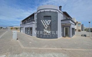 4 Bedroom House For Sale in Long Beach