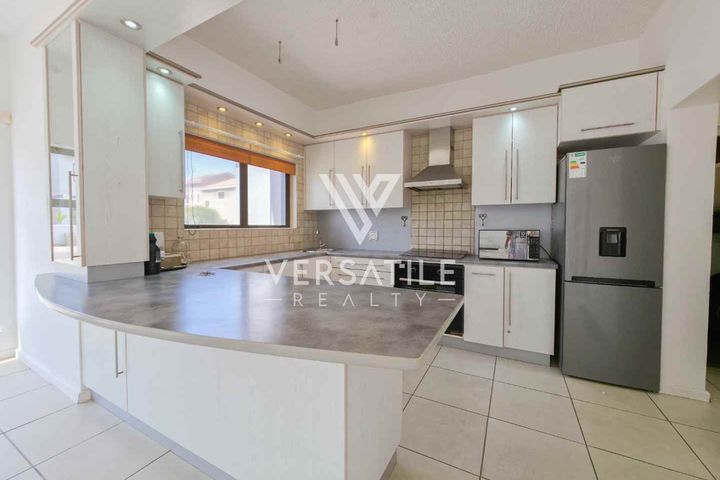 4 Bedroom House For Sale in Long Beach