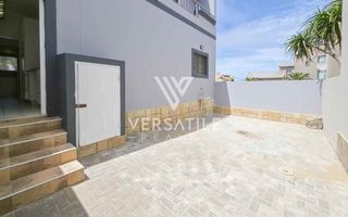 4 Bedroom House For Sale in Long Beach