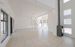 4 Bedroom House For Sale in Long Beach