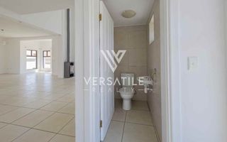 4 Bedroom House For Sale in Long Beach