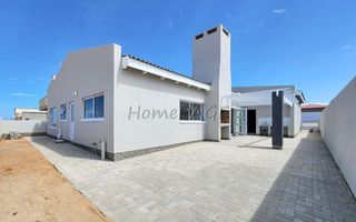 3 Bedroom House For Sale in Henties Bay Central, Henties Bay