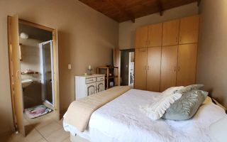 2 Bedroom House For Sale in Henties Bay Central, Henties Bay