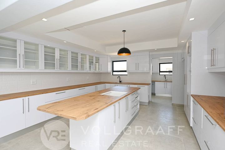 3 Bedroom House For Sale in Mile 4 Extension 1, Swakopmund