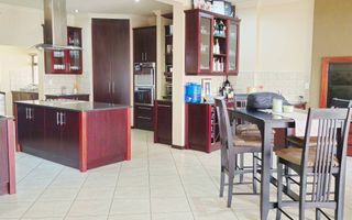 6 Bedroom House For Sale in Walvis Bay Central