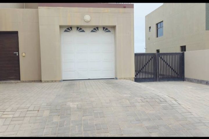 6 Bedroom House For Sale in Walvis Bay Central