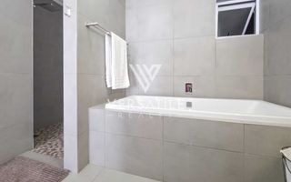 2 Bedroom House To Rent in Dolphin Beach