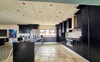 4 Bedroom House For Sale in Long Beach