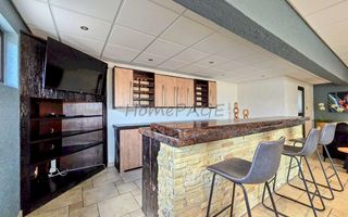 4 Bedroom House For Sale in Long Beach