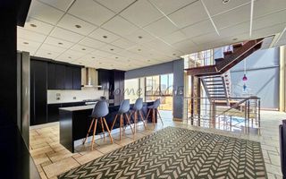 4 Bedroom House For Sale in Long Beach