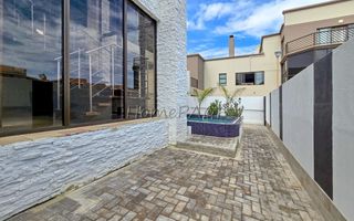 4 Bedroom House For Sale in Long Beach