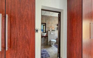 4 Bedroom House For Sale in Long Beach